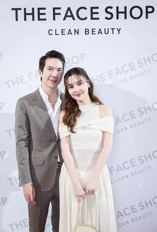 แฟนออม สุชาร์